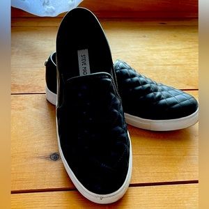 Steve Madden slip on sneakers